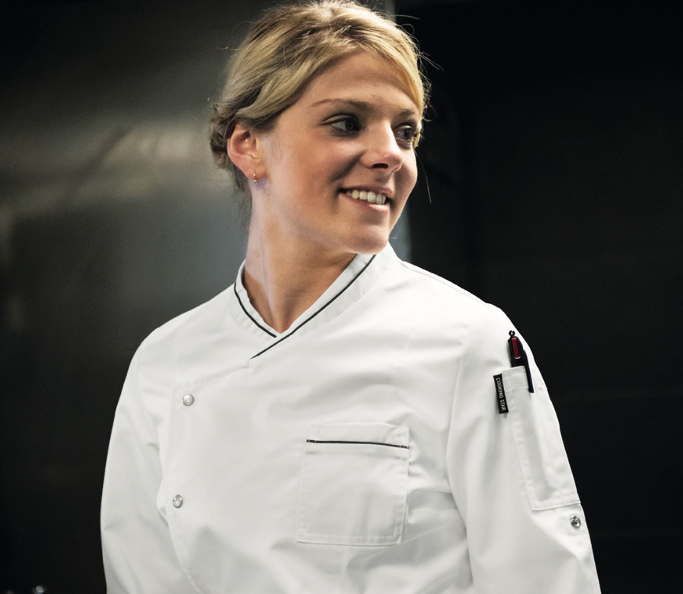 dólmãs de chef de cozinha moderna e confortavel